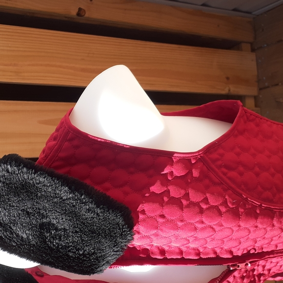 Quilted Vest w/ Removable Faux Fur Collar - Picture 2 of 11